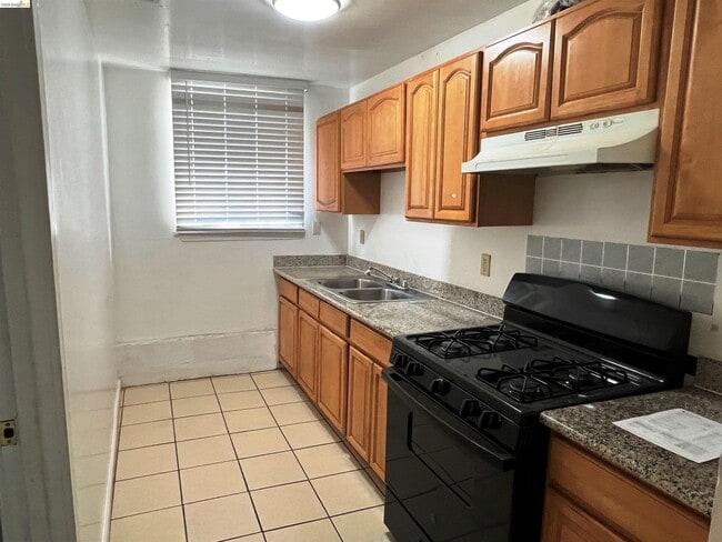 Building Photo - 2869 38th Ave