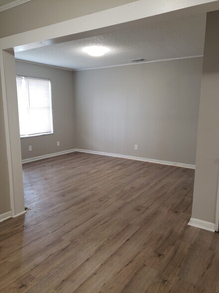Building Photo - 5028 Acorn Dr