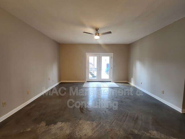 Building Photo - 978 N Franklin Ave