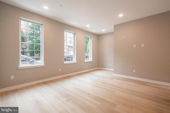 Building Photo - 713 S Mildred St