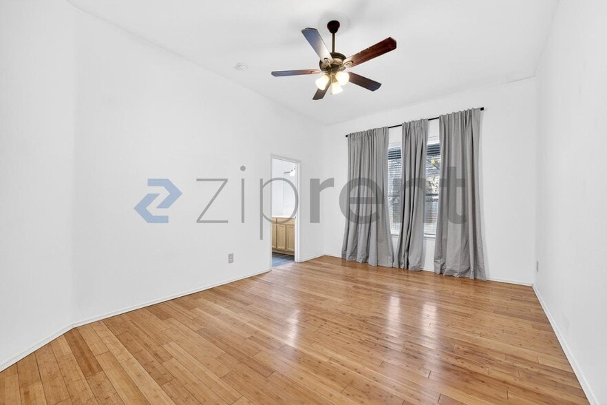 Building Photo - 1042 Grimes Dr