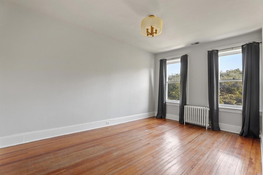 Building Photo - 1660 Irving St NW