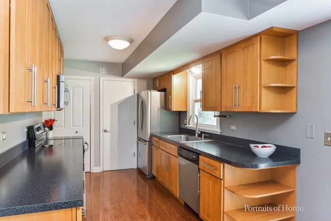 Building Photo - 453 Kensington Ct