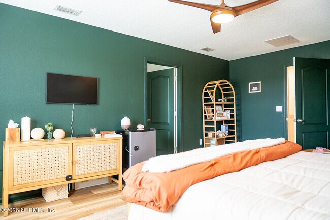 Building Photo - 271 Jarama Cir