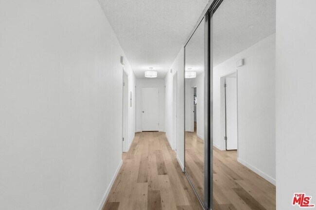 Building Photo - 1114 12th St