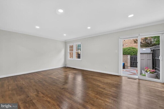 Building Photo - 7426 Hallcrest Dr