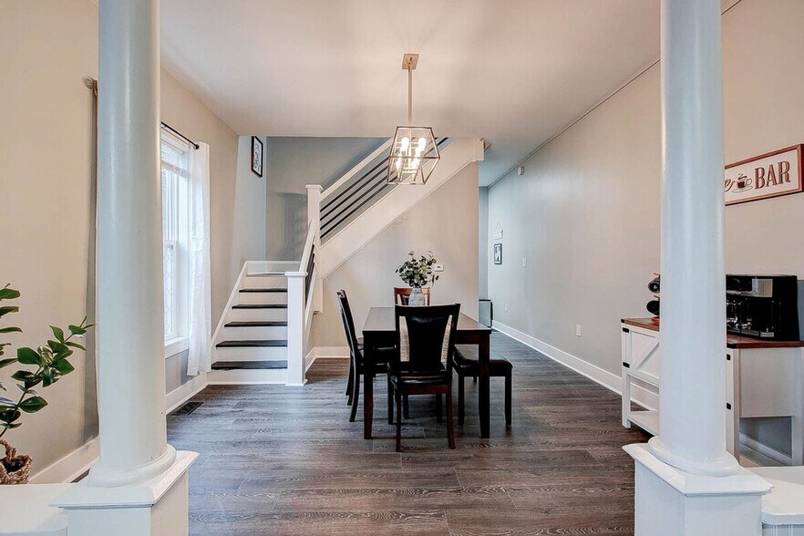 Building Photo - 42 S Holmes Ave