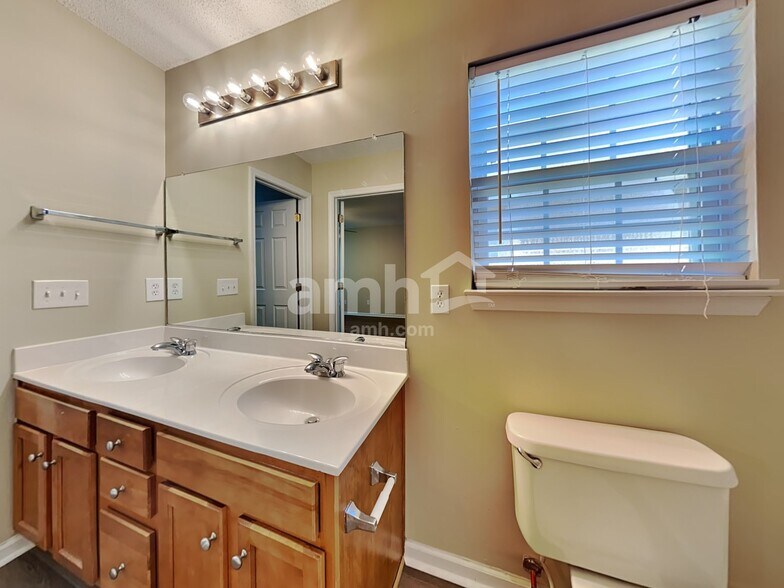 Building Photo - 161 Wildberry Ln