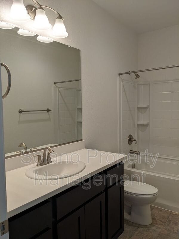 Building Photo - 537 Lavender Dr