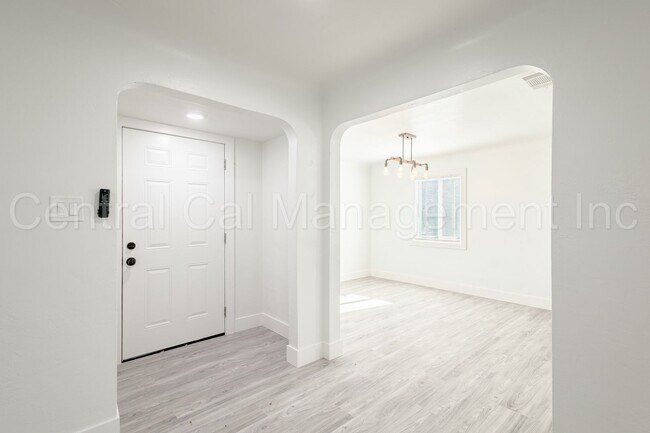 Building Photo - 341 Laurel Ave