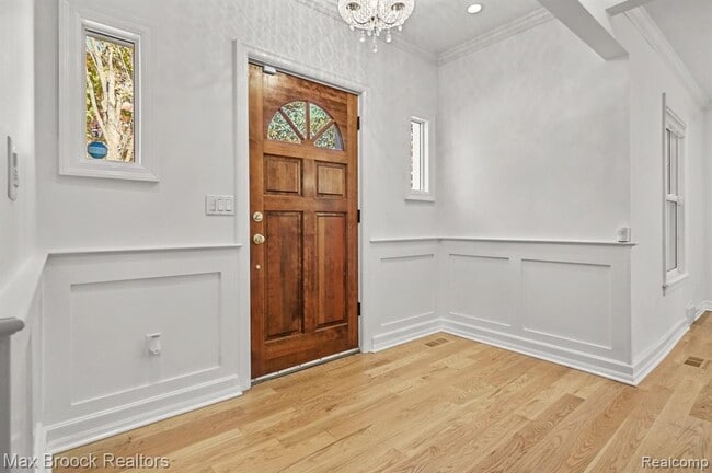 Building Photo - 2120 Buckingham Ave