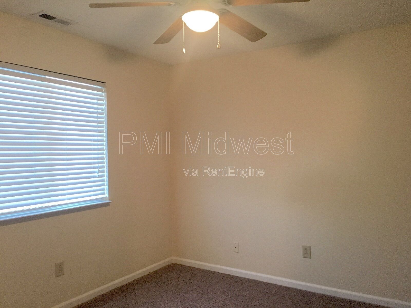 Building Photo - 736 Pine Lake Dr