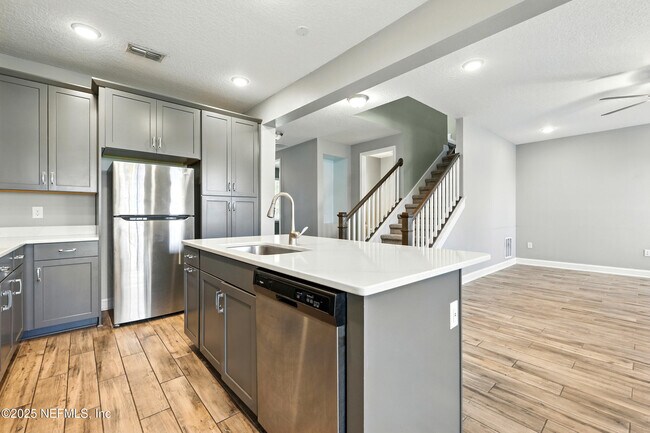 Building Photo - 474 Convex Ln