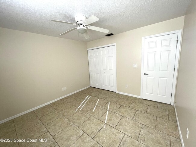 Building Photo - 740 Spring Valley Dr