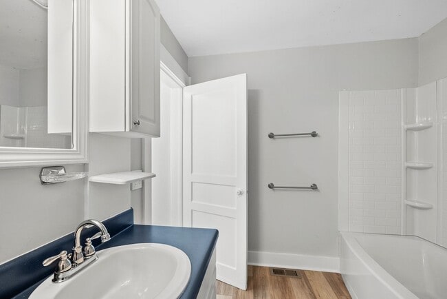 Building Photo - 900 Branch St