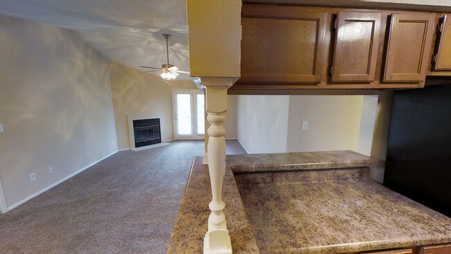 Kitchen Area - Lakestone
