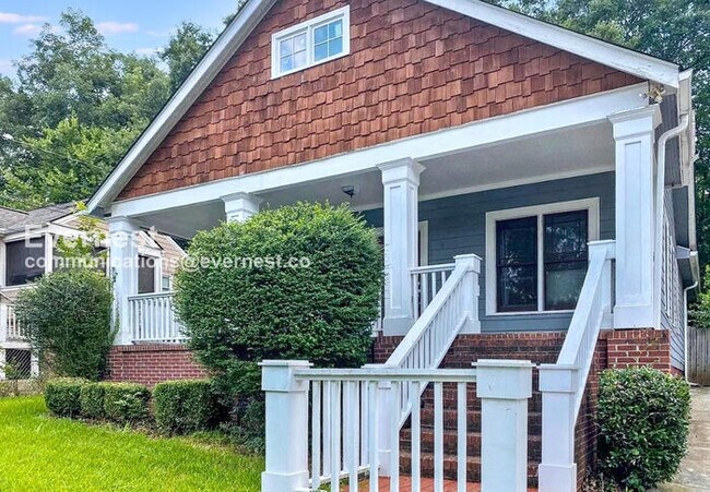 Building Photo - 3 Bed/2 Bath House/ Available Now!