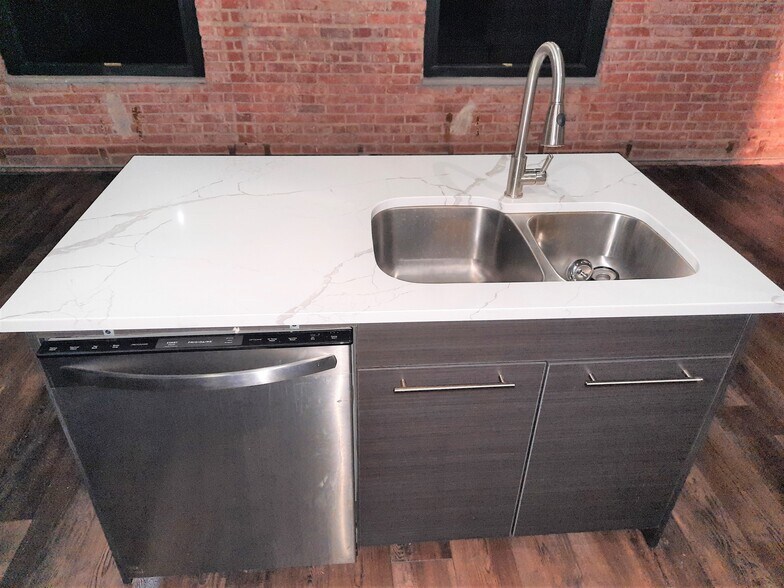 Building Photo - 901 9th St