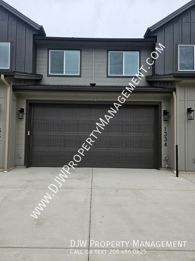 Building Photo - 1334 N Meadowglen Ave