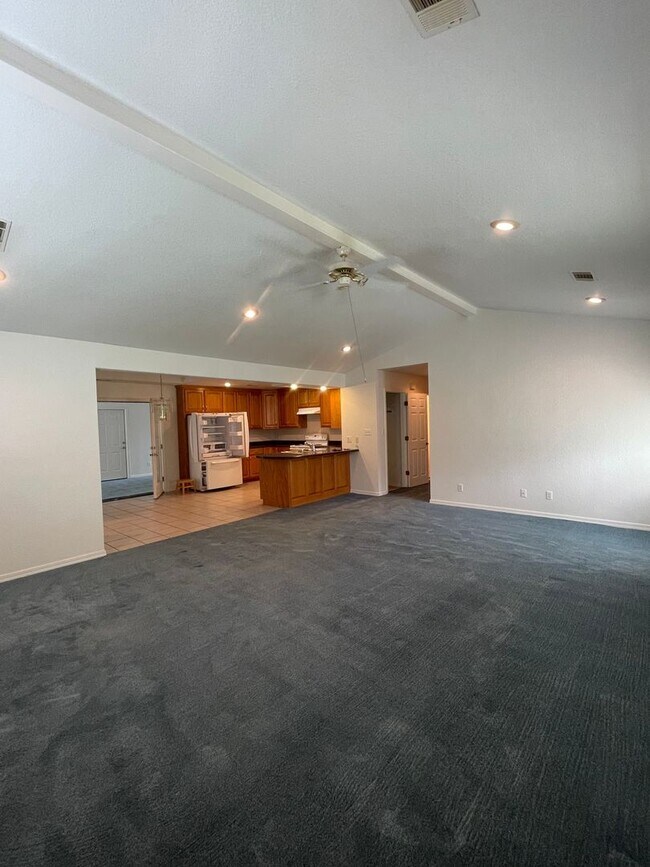 Building Photo - Spacious Home for Rent
