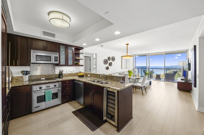 Building Photo - 1551 Ala Wai Blvd