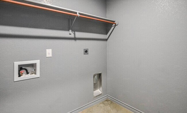 Building Photo - 2816 Leroy Cir