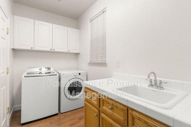 Building Photo - 1801 Riverview Ave