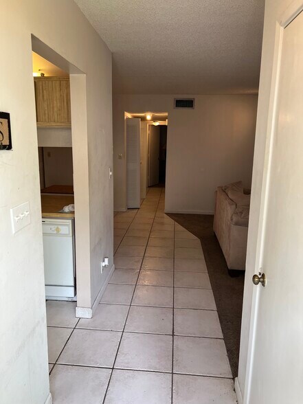 Building Photo - 111 Gardens Dr