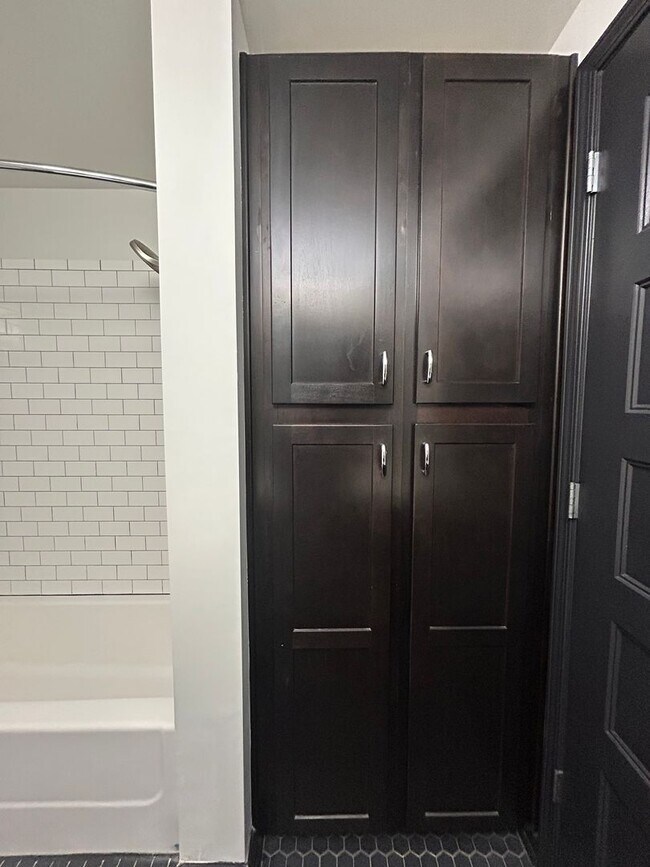 Building Photo - Luxury Downtown Living | Spacious 1-Bedroom 1-Bathroom Loft