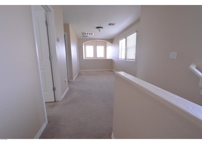Building Photo - 1421 W Pelican Ct
