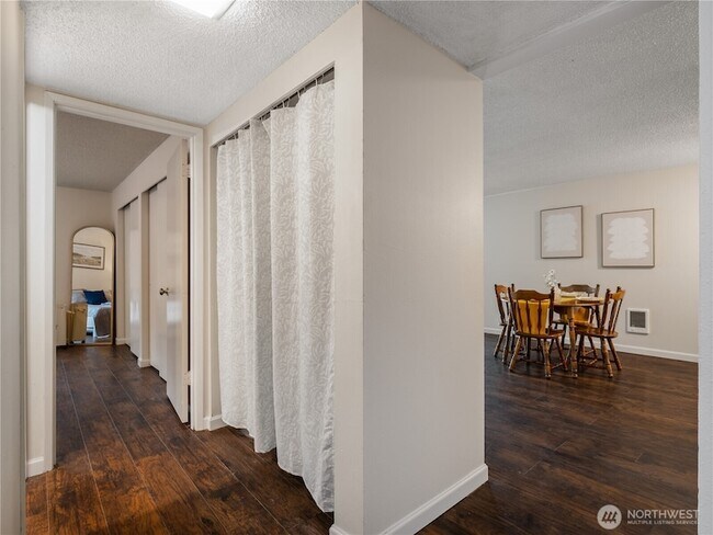 Building Photo - 7425 Ruby Dr SW