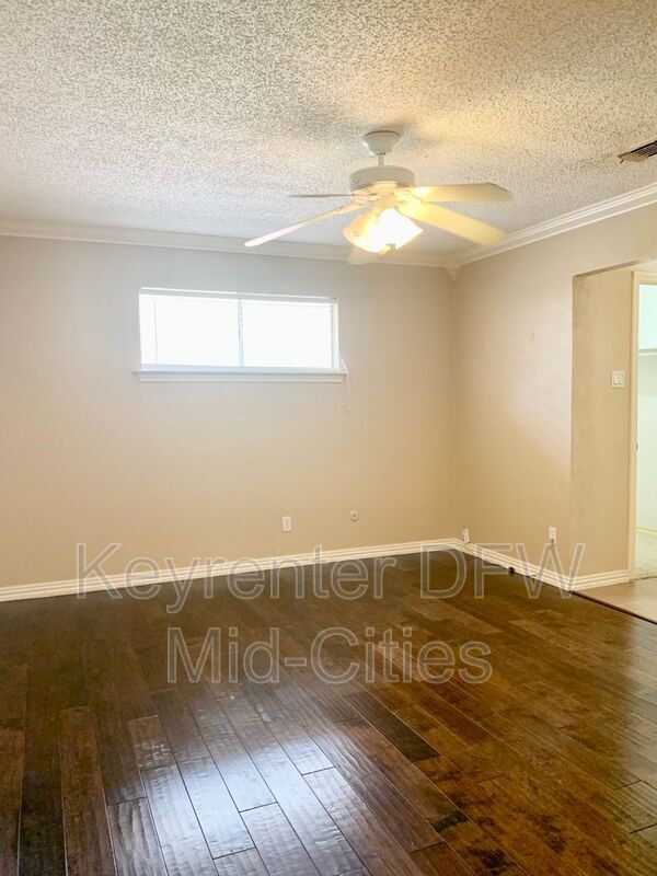 Building Photo - 505 E Scotland Dr