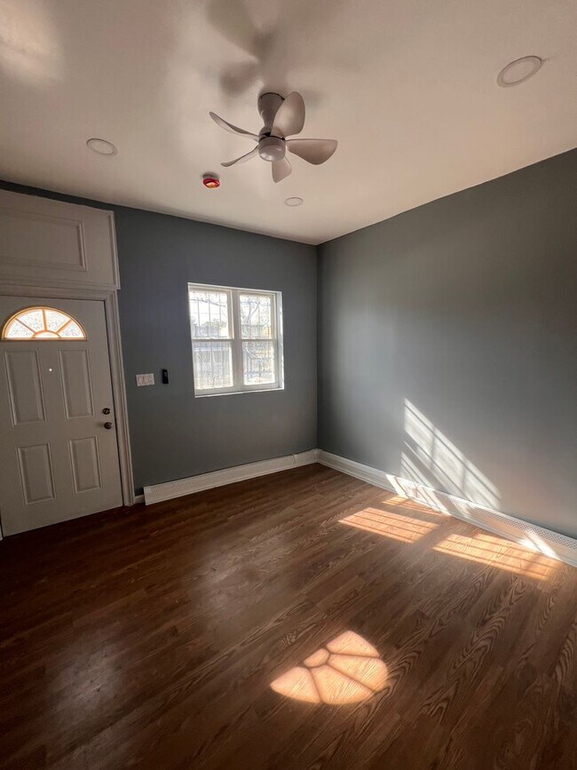 Building Photo - 144-19 101st Ave