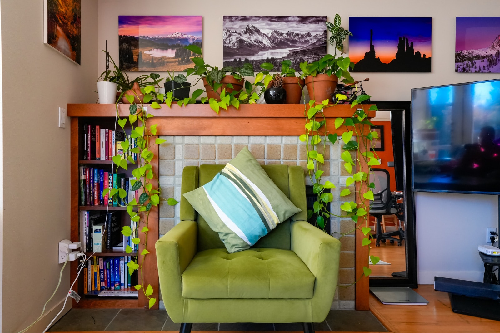 Fire place and mantel in the living room - 1310 N Lucas Pl