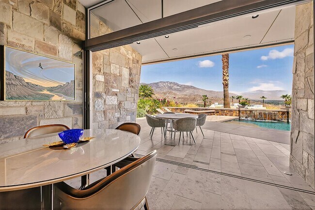 Building Photo - 9 Rockcrest