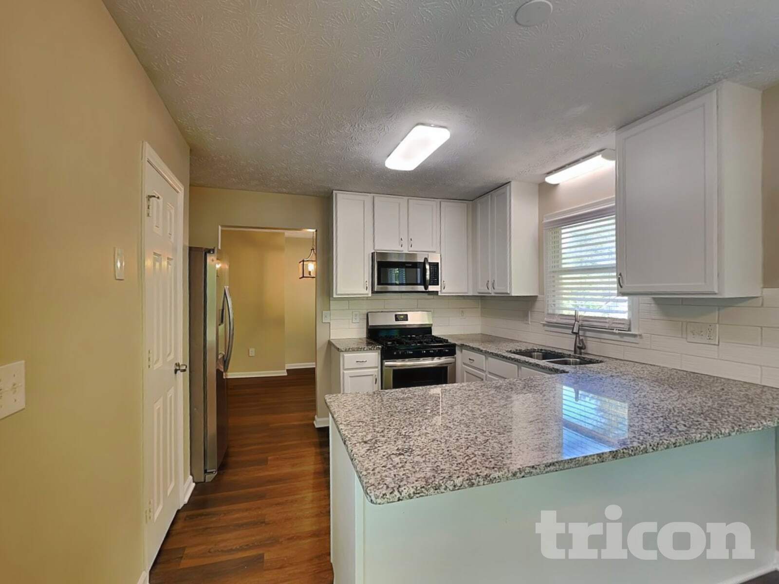 Building Photo - 985 Brookmont Dr S W