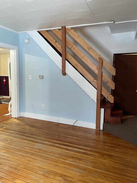 Building Photo - 87 Lincoln Ave