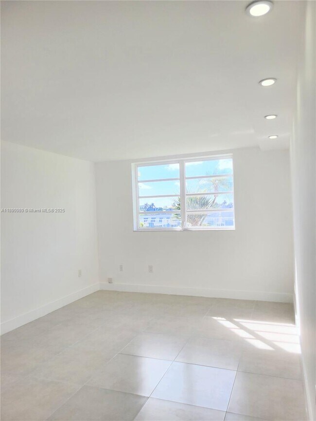 Building Photo - 3010 Marcos Dr