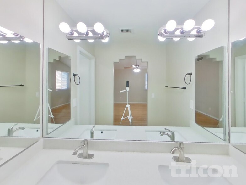 Building Photo - 2613 N 89th Dr