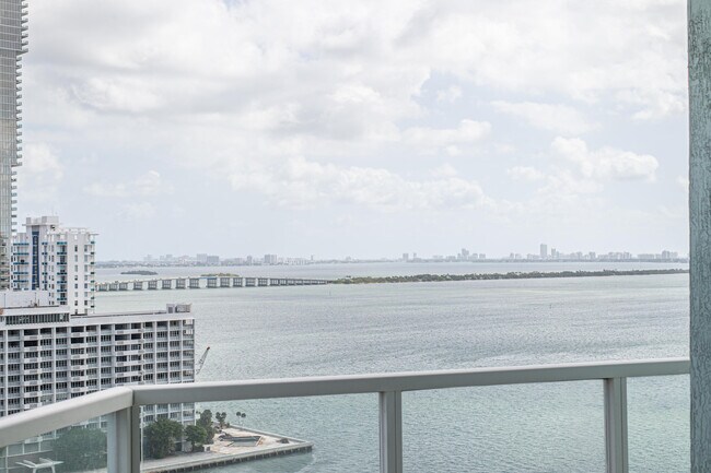 Building Photo - 1900 N Bayshore Dr