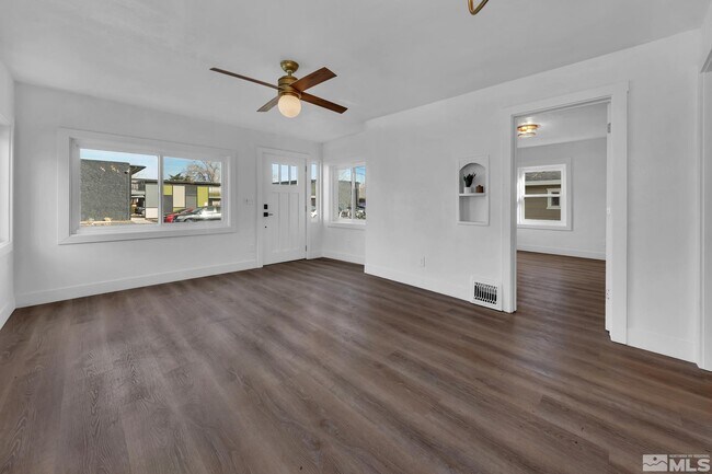 Building Photo - 402 Grand Canyon Blvd