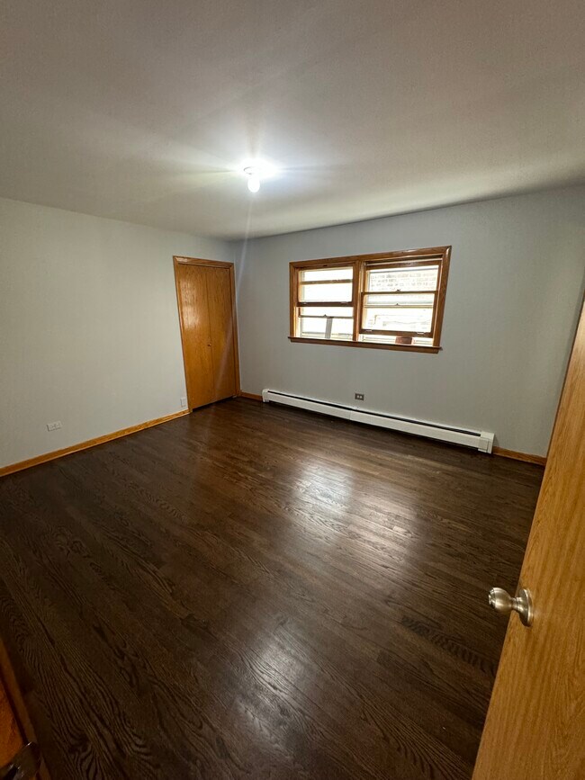 Master bedroom - 2714 N Mason Ave