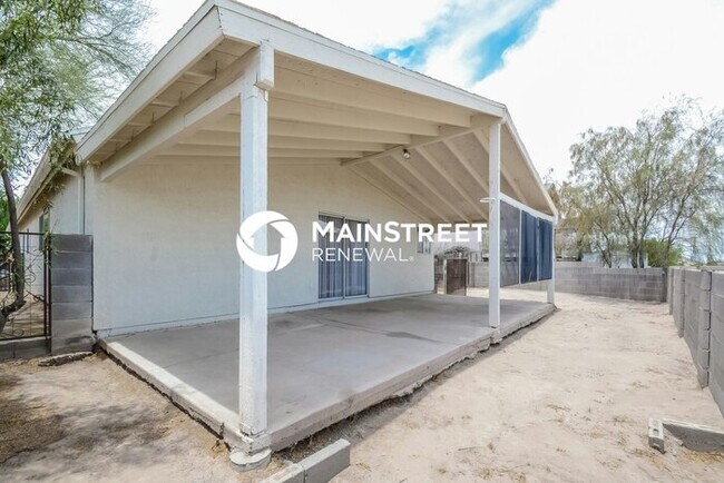 Building Photo - 3 Bedroom Pet-Friendly Home in Tucson, AZ with Main Street Renewal