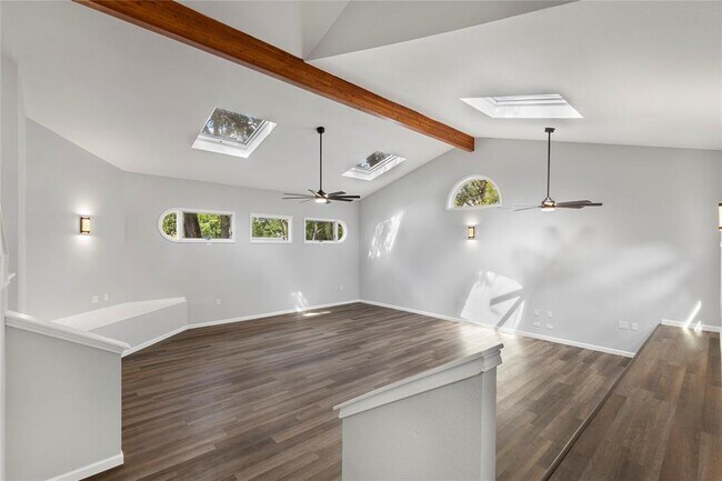 Building Photo - 2101 Mimosa Dr