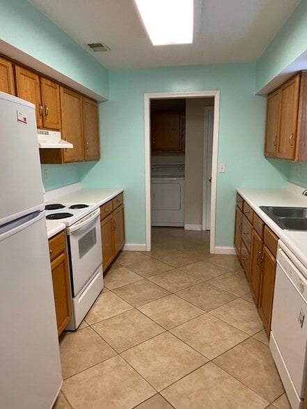 Building Photo - 3901 Abnaki Way