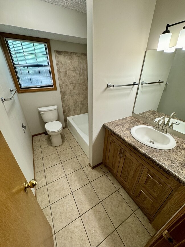 Building Photo - 3806 Pinnacle Cir