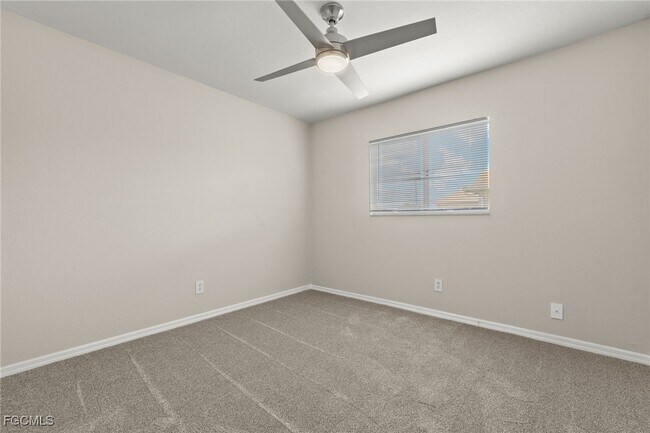 Building Photo - 3919 SW 14th Ave