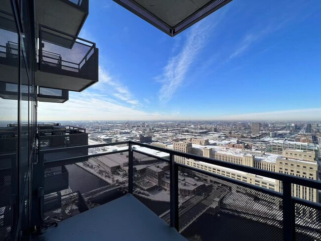 Building Photo - 235 W Van Buren St