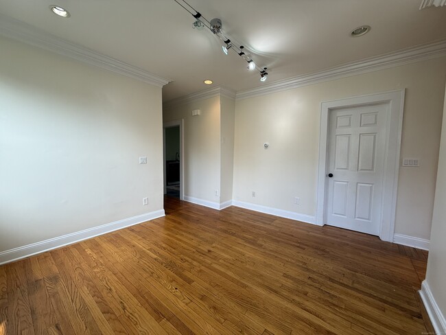 Building Photo - 556 Hawley Ave