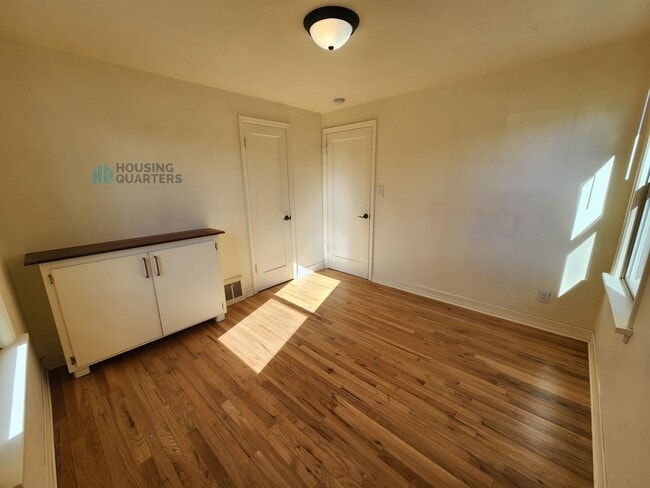 Building Photo - 3904 W Wellesley Ave